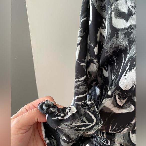 Michael - Michael Kors Women’s Blouse | Color: Black | Print: Feathers Size M - Picture 5 of 7